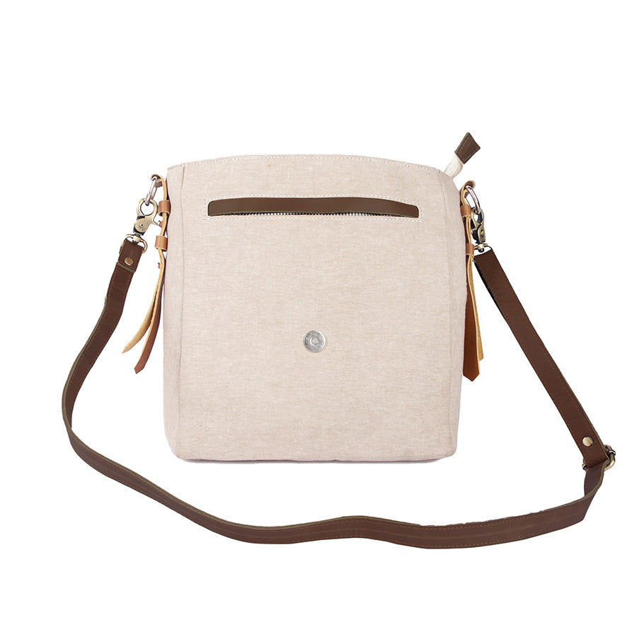 crossover bag with snap closer