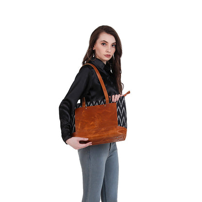 ikkat handbag for women model shoot