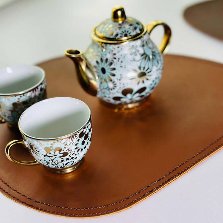 round placemats on a round table